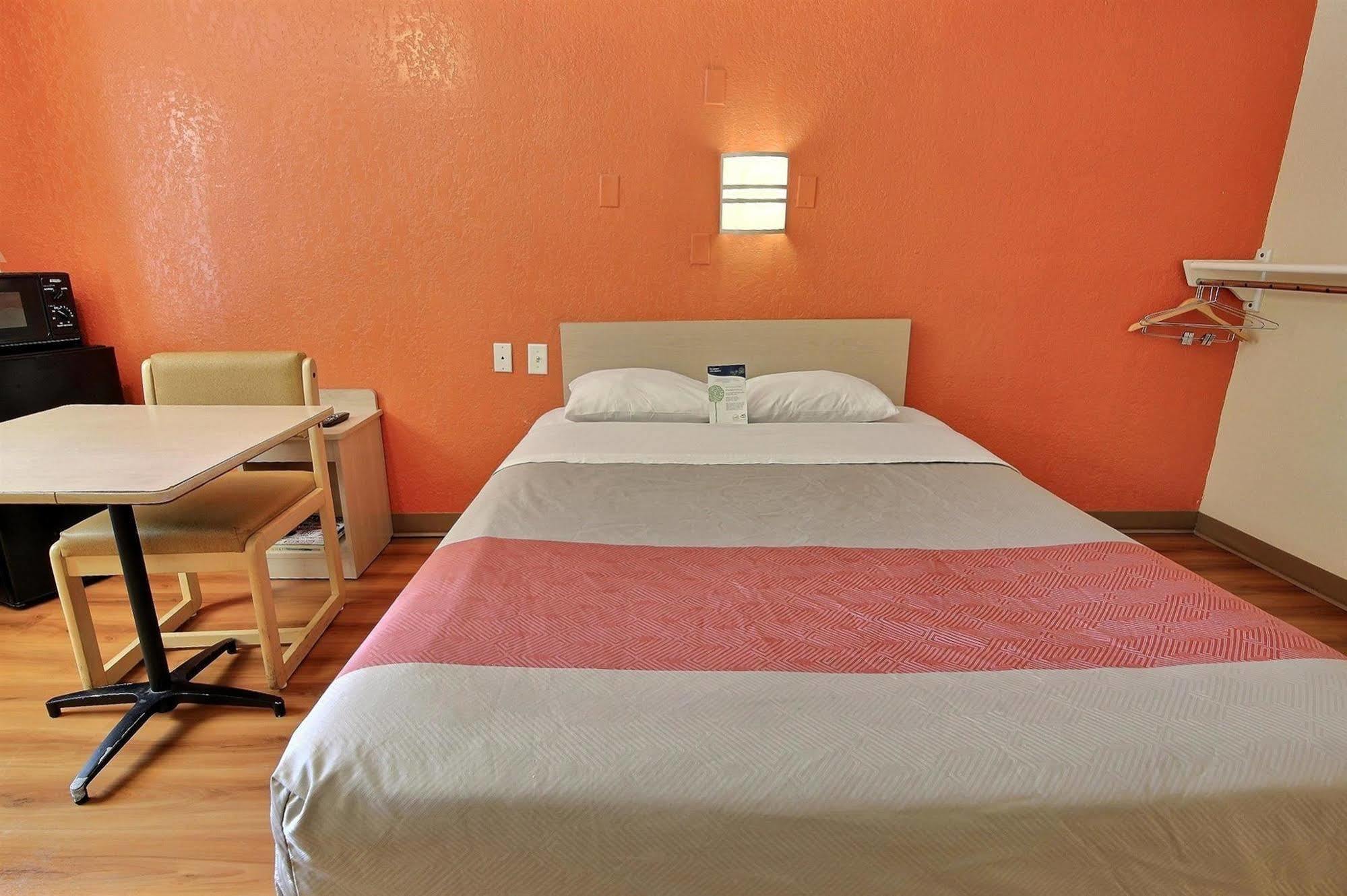 Motel 6-Newport News, Va Εξωτερικό φωτογραφία